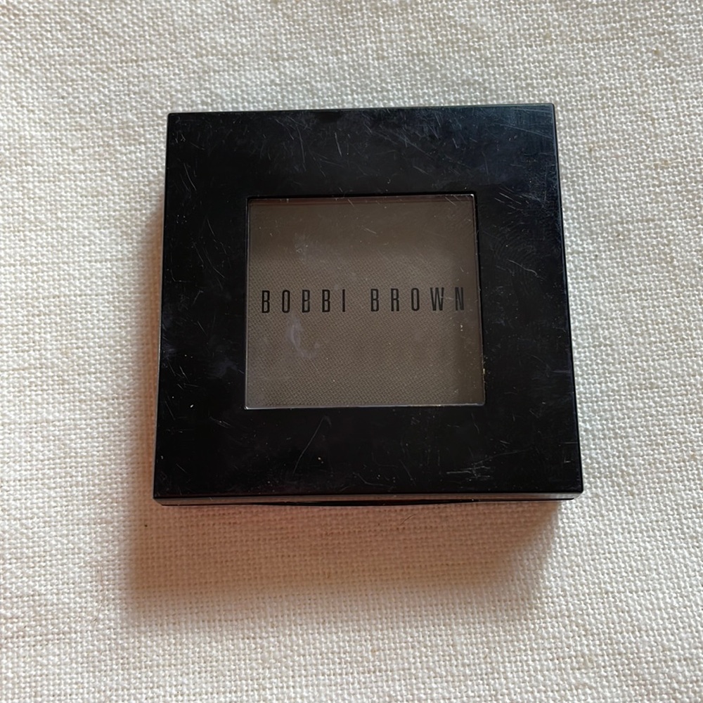 Bobbi Brown SINGLE MATTE EYESHADOW IN MAHOGANY